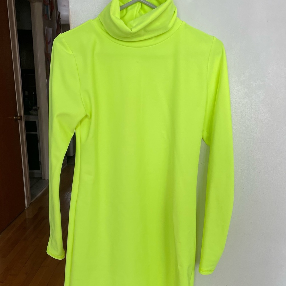 Tunic neon yellow turtleneck.Size Large